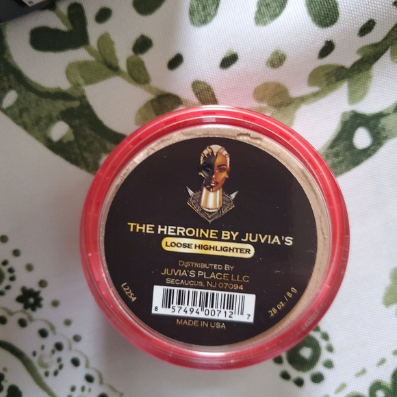 Juvias place The Heroine loose highlighter - Picture 2 of 3